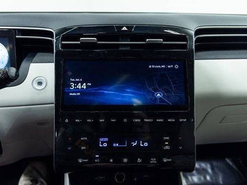 Used 2023 Hyundai Tucson Limited image 17