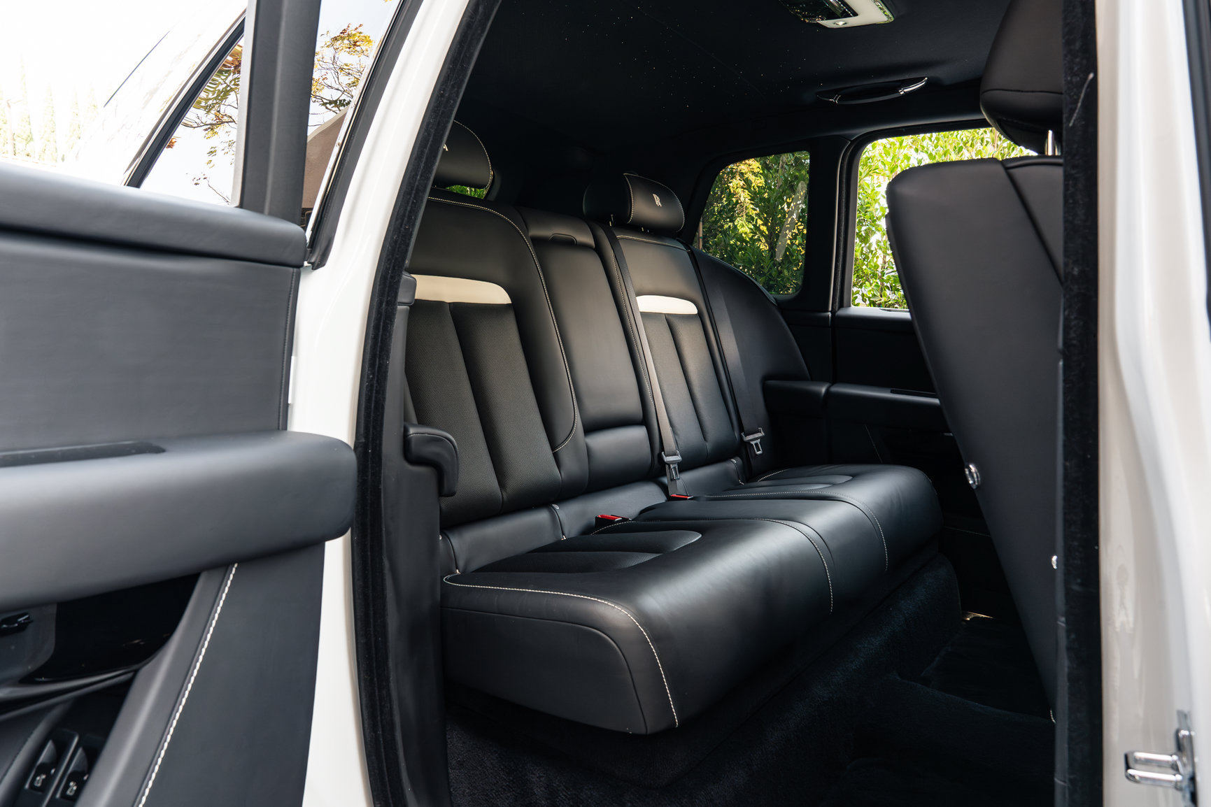 Used 2023 Rolls-Royce Cullinan w/ Technology Package AWD/4WD image 44
