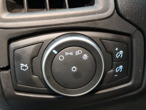 Used 2018 Ford Focus SE image 15