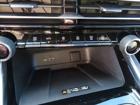 Used 2025 Chevrolet Traverse LT AWD/4WD image 26