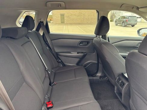 Used 2024 Nissan Rogue S image 12