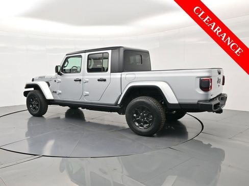 Used 2023 Jeep Gladiator Willys image 9
