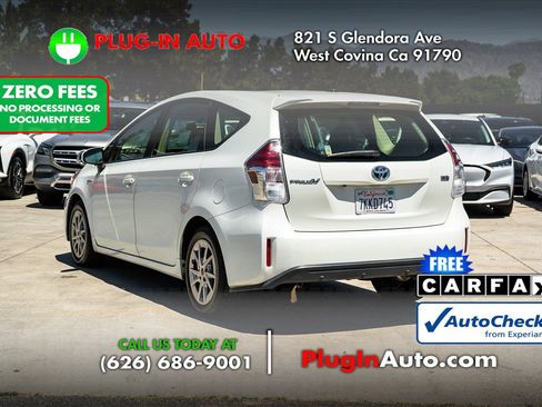 Used 2015 Toyota Prius V Four FWD image 2