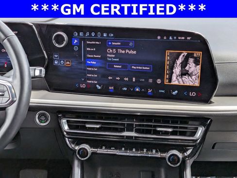 Used 2024 Chevrolet Traverse LT AWD/4WD image 17