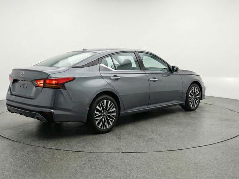 Used 2025 Nissan Altima 2.5 SV image 9