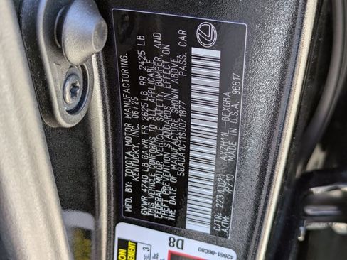 Used 2025 Lexus ES 300h w/ Premium Package image 26