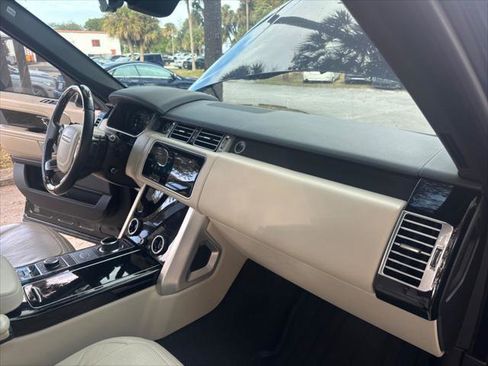 Used 2020 Land Rover Range Rover HSE image 15