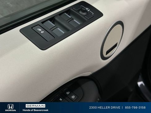 Used 2025 Land Rover Discovery S AWD/4WD image 18