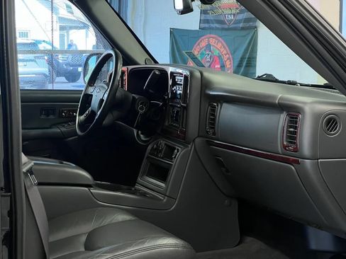 Used 2004 Chevrolet Avalanche Z71 w/ Sun And Sound Package AWD/4WD image 70
