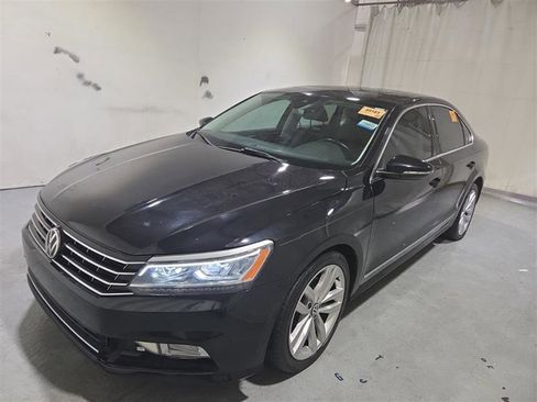 Used 2018 Volkswagen Passat 2.0T SEL Premium image 1