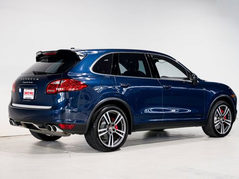 Used 2012 Porsche Cayenne Turbo image 3