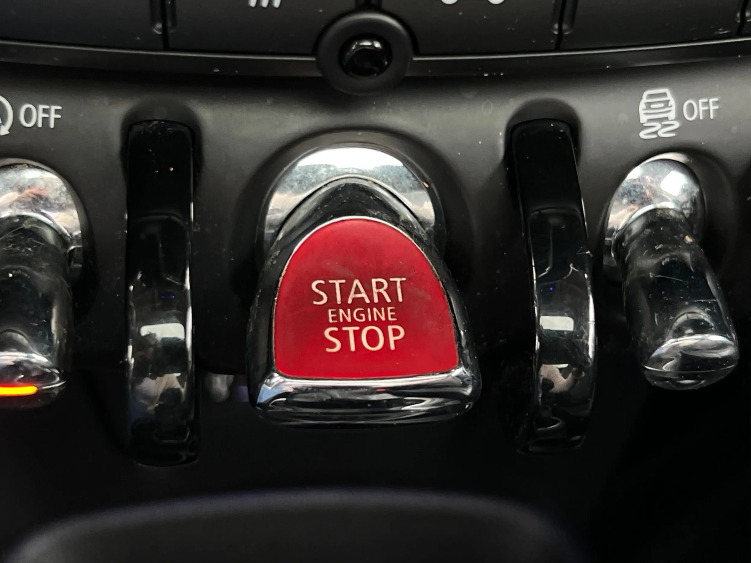 Used 2015 MINI Cooper 4-Door Hardtop FWD image 29