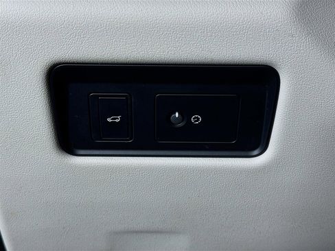 Used 2023 Jaguar F-PACE S image 11