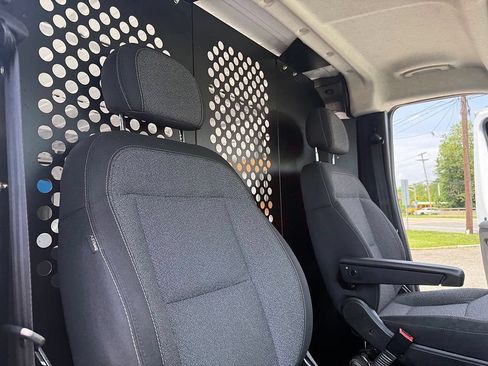 Used 2025 RAM ProMaster 2500 w/ U-Haul Equipment Group FWD image 33