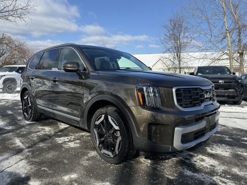 Used 2024 Kia Telluride S w/ S Sunroof Package image 8
