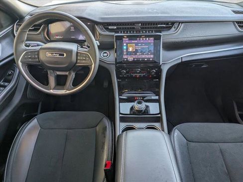 Used 2025 Jeep Grand Cherokee L Altitude image 16