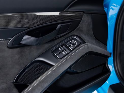 Used 2018 Porsche 911 GT2 RS image 30