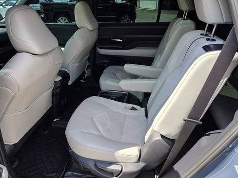 Used 2025 Toyota Grand Highlander AWD Hybrid image 8