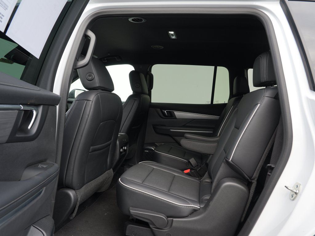 Certified 2026 Buick Enclave Preferred AWD/4WD image 18