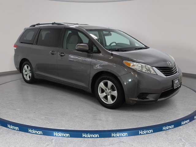 Used 2014 Toyota Sienna LE FWD image 4