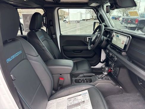Used 2025 Jeep Wrangler Unlimited Rubicon 4xe image 7