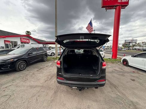 Used 2017 Kia Sorento L FWD image 13
