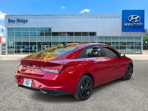 Used 2023 Hyundai Elantra SEL image 4