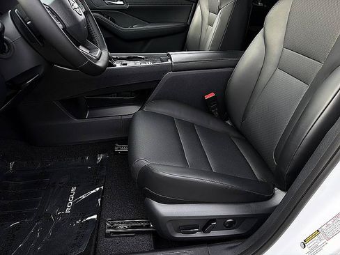 Used 2026 Nissan Rogue Dark Armor FWD image 11