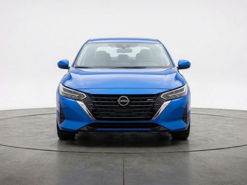 Used 2025 Nissan Sentra SV image 2