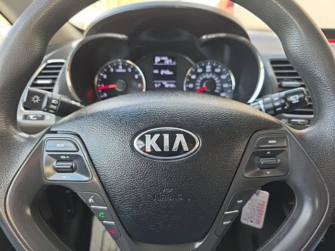 Used 2017 Kia Forte LX FWD image 2