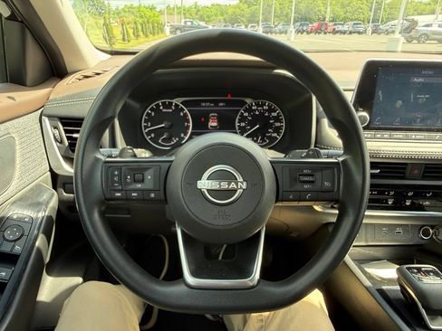 Used 2023 Nissan Rogue S AWD/4WD image 10