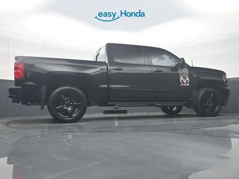 Used 2017 Chevrolet Silverado 1500 LTZ Z71 w/ Realtree Edition AWD/4WD image 33