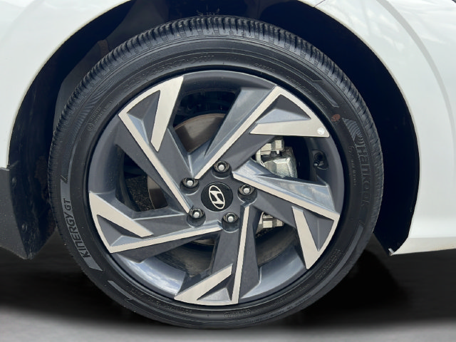 Certified 2025 Hyundai Elantra Limited FWD image 42