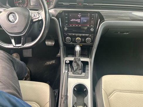 Used 2020 Volkswagen Passat 2.0T R-Line image 18