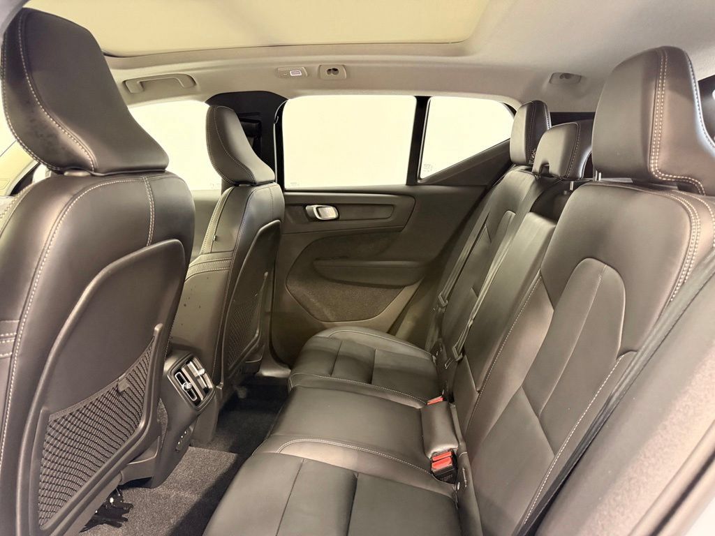 Used 2026 Volvo XC40 B5 Plus AWD/4WD image 21
