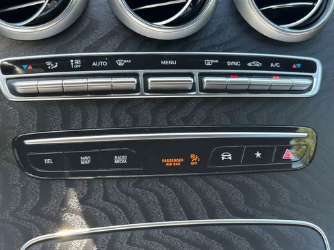 Used 2021 Mercedes-Benz GLC 300 4MATIC image 23