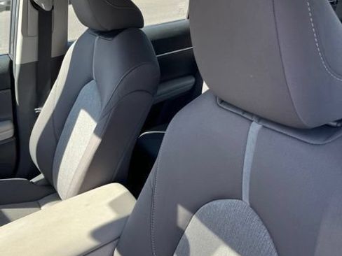 Used 2021 Toyota Camry LE w/ Carpet Mat Package (TMS) FWD image 6