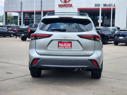 Certified 2025 Toyota Highlander Limited AWD/4WD image 6