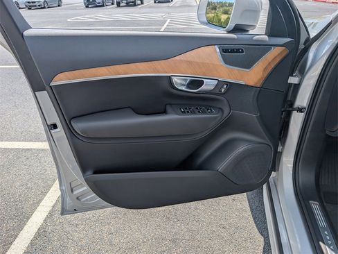 Used 2024 Volvo XC90 B5 Plus image 12