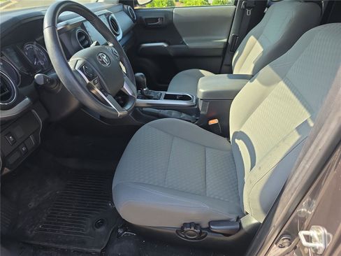 Used 2022 Toyota Tacoma SR5 w/ SR5 Appearance Package (SM) AWD/4WD image 13