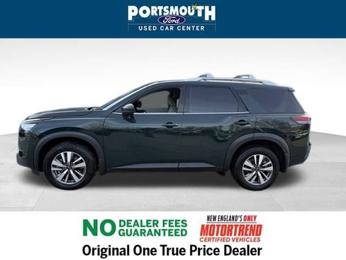 Used 2025 Nissan Pathfinder SL image 2