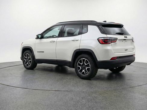 Used 2025 Jeep Compass Trailhawk AWD/4WD image 6