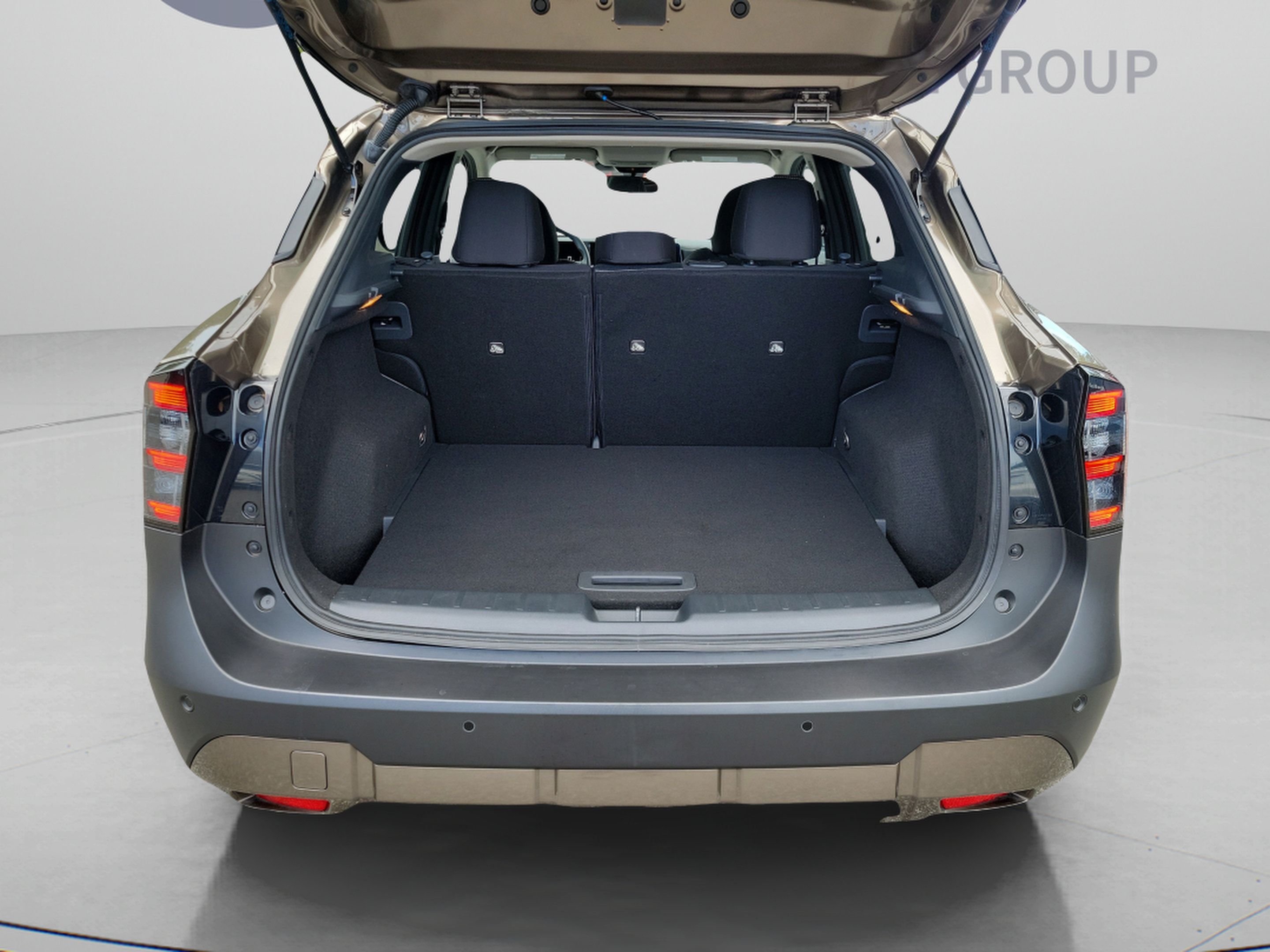 Used 2025 Nissan Kicks SV FWD image 7