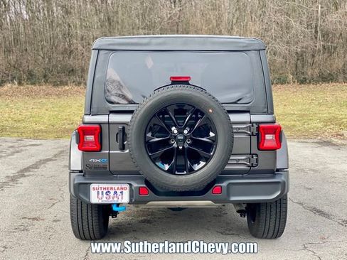 Used 2022 Jeep Wrangler Unlimited Sahara AWD/4WD image 6