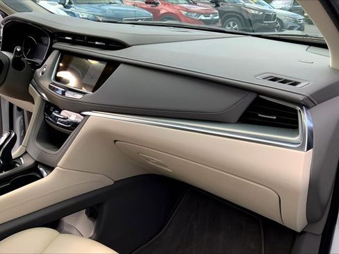 Used 2022 Cadillac XT5 Premium Luxury image 16