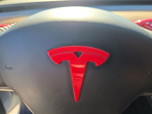 Used 2022 Tesla Model Y Performance image 13