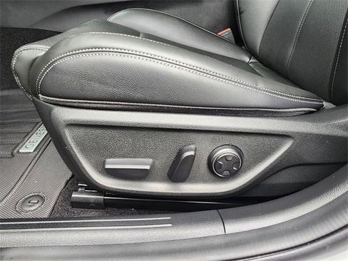 Used 2025 Genesis G70 2.5T image 18