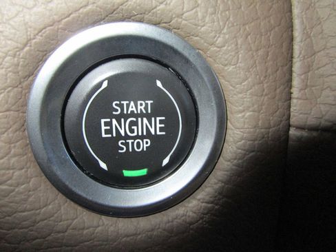 Used 2022 GMC Yukon XL Denali image 35