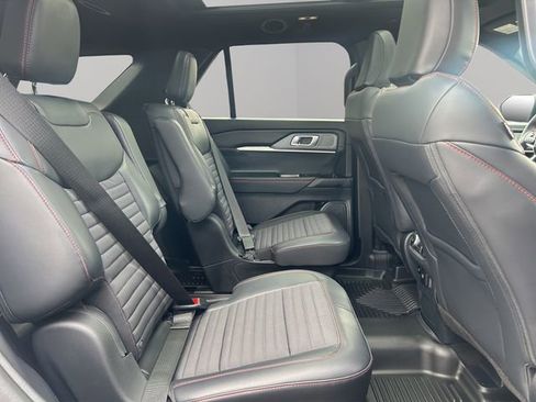 Used 2025 Ford Explorer ST-Line w/ Premium Package image 36