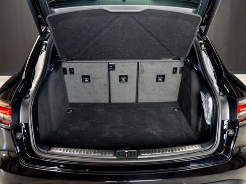 Certified 2025 Porsche Macan AWD/4WD image 41